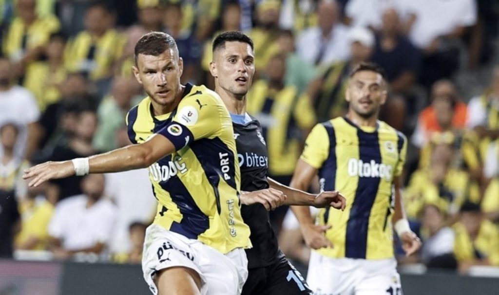 3 puan Edin Dzeko’dan: Fenerbahçe, Üstün Lig’e galibiyetle başladı! Fenerbahçe 1-0 Adana Demirspor