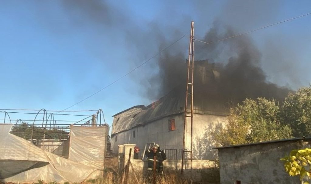 Antalya’da kağıt fabrikasında yangın!