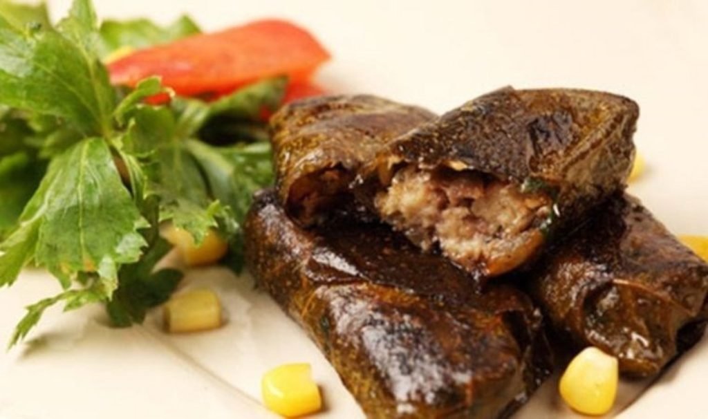 Asma yaprağıyla mutfakta mükemmeller yaratın: Asma yaprağında somon sarma tanımı