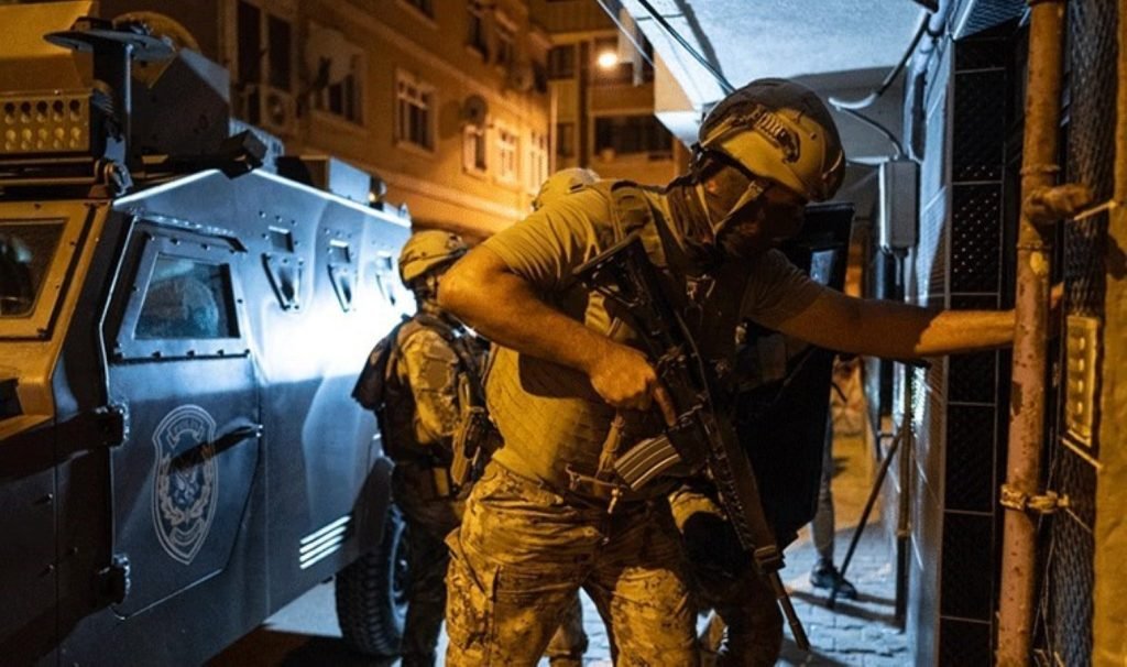 Bakan Ali Yerlikaya duyurdu: Yurt genelinde ‘Çember-20’ operasyonu… Son 5 günde 4 bin 517 aranan kişi yakalandı