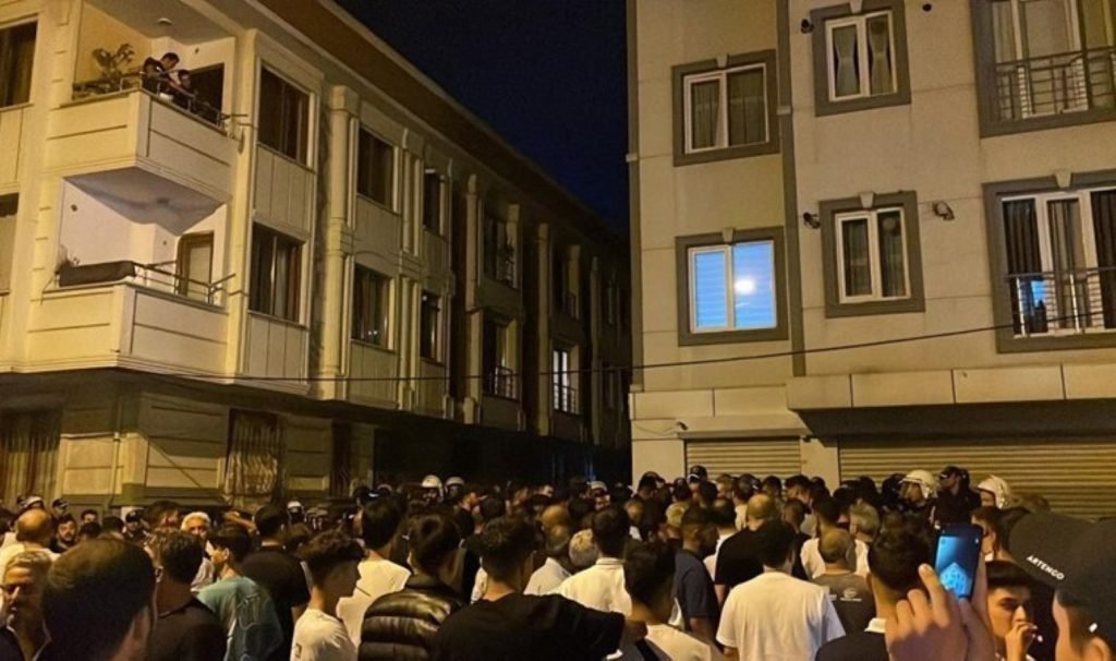 Başakşehir’de çocuğa taciz savı: Konutunu taşladılar