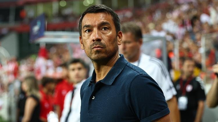 Beşiktaş’ta Bronckhorst’tan taban reaksiyonu