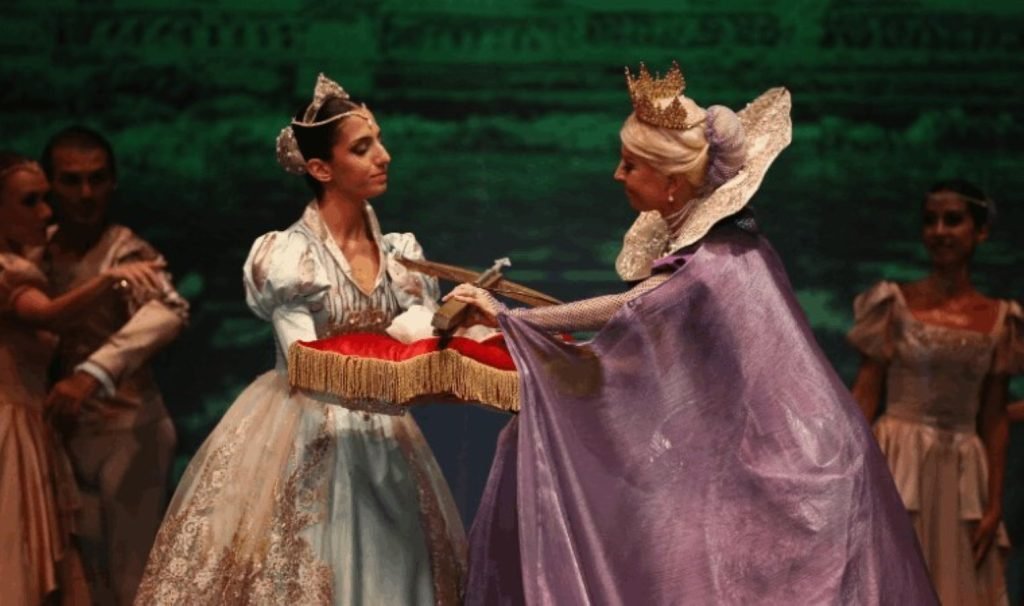 Bodrum’da bale rüzgarı: 21. Memleketler arası Bodrum Bale Şenliği ‘Kuğu Gölü’ ile başladı…