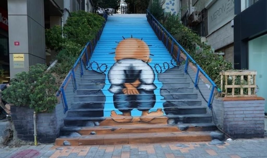 Cihangir’deki merdivenlerde çizimine başlanan ‘Hanzala’ resmi tamamlandı