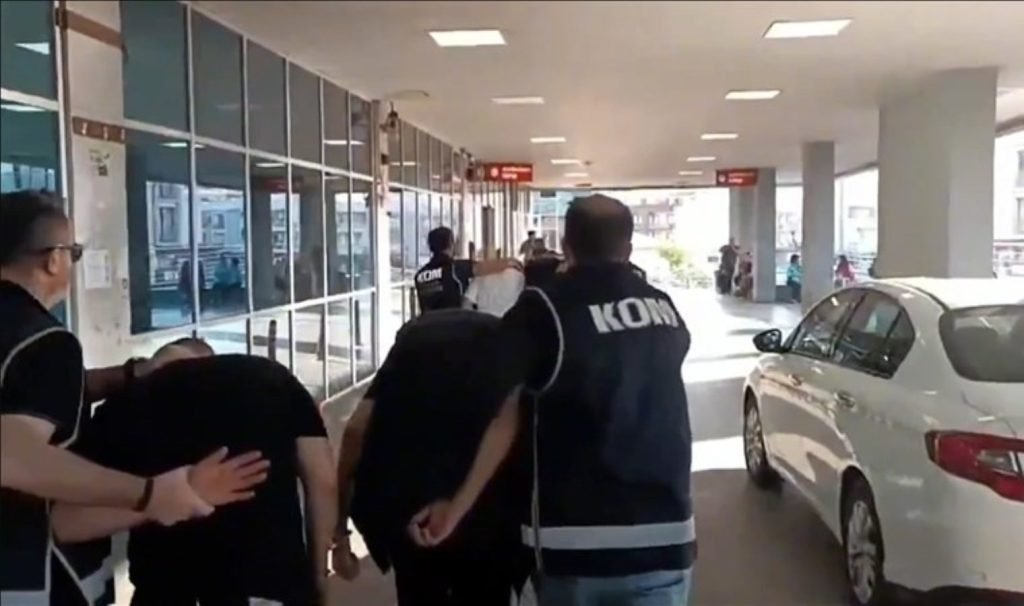 Eğlence mekanı müdürünün pompalı tüfekle öldürüldüğü olayda 3 gözaltı