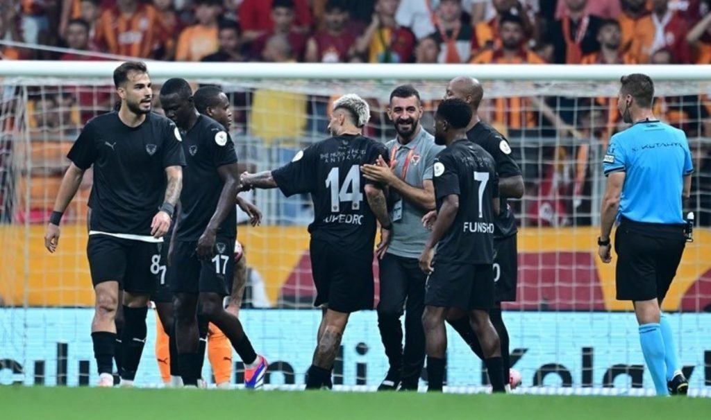 Hatayspor’dan Galatasaray maçı için açıklama: ‘VAR hakemlerini daha dikkatli olmaya davet ediyoruz’