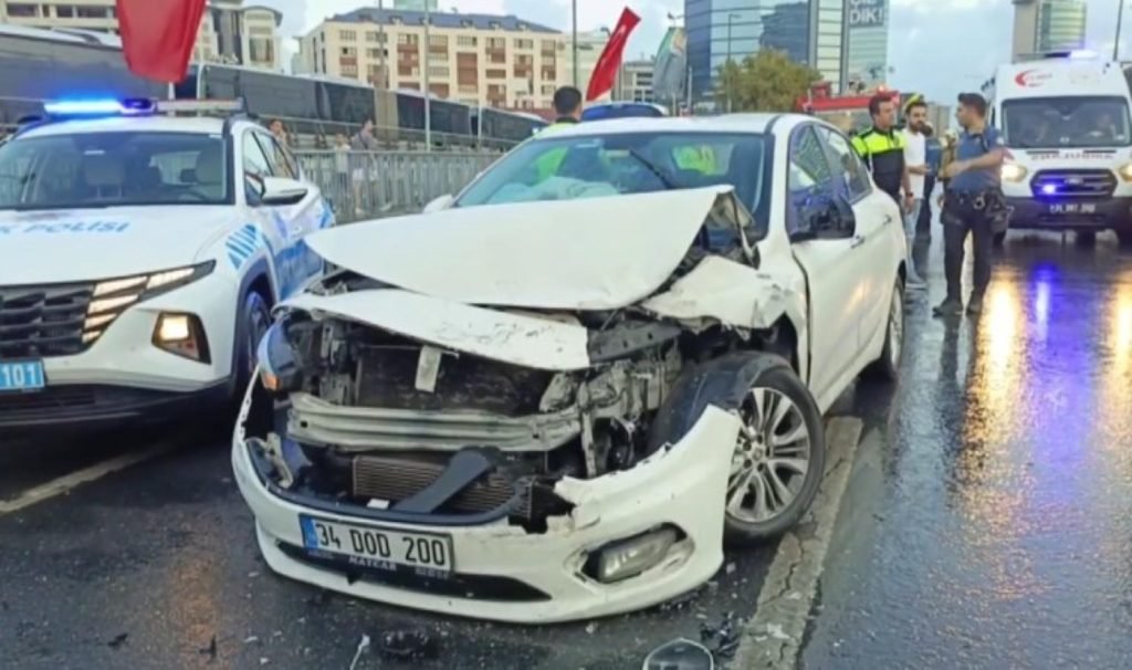 İstanbul Şişli’de araba İETT otobüsüne çarptı: 3 yaralı