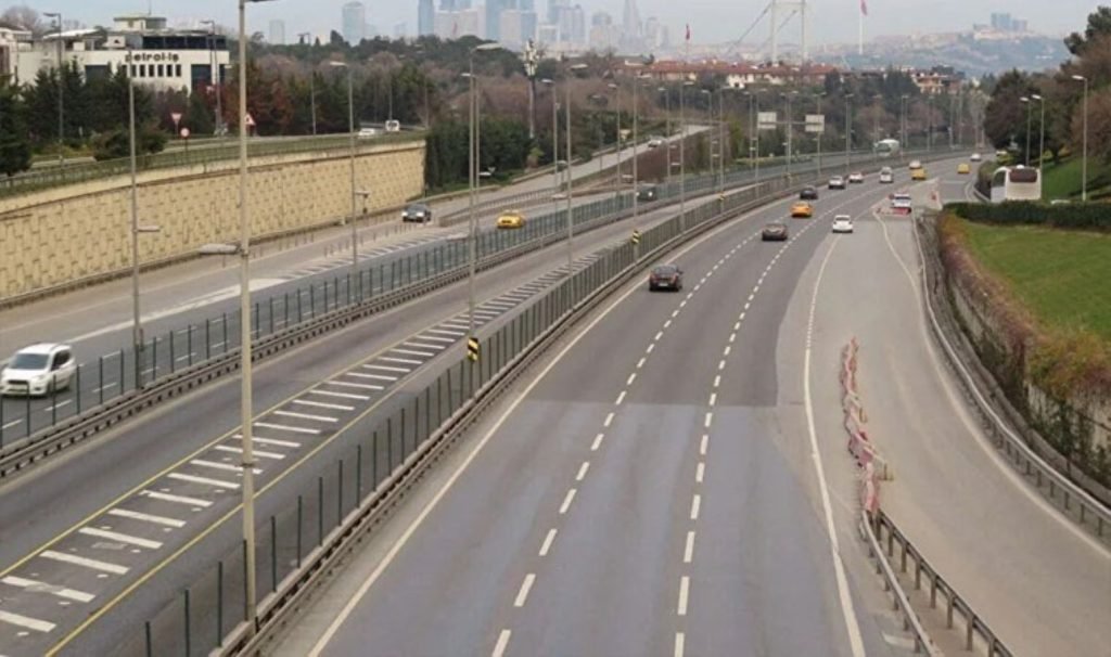 İstanbul’da boş yolda, ’yol vermedin’ arbedesi