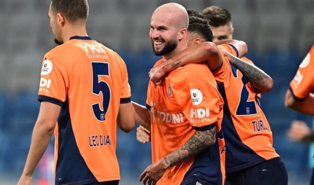 Joao Figueiredo’dan inanılmaz gol: Orta alandan vurdu!