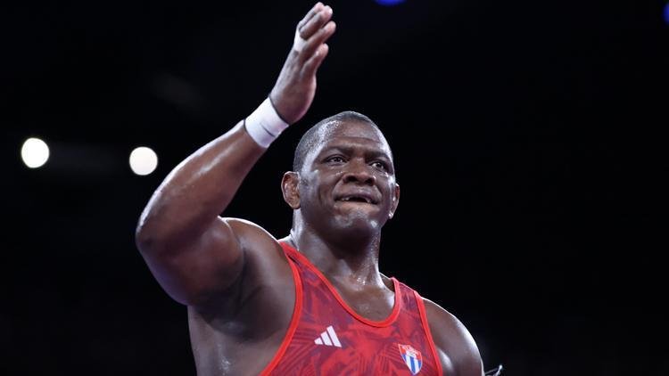 Kübalı güreşçi Mijain Lopez Nunez, bir defa daha olimpiyat şampiyonu!