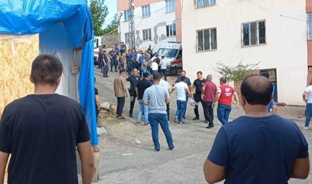 Malatya’da komşular ortasında bıçaklı ‘bina tadilatı’ hengamesi: 5 yaralı