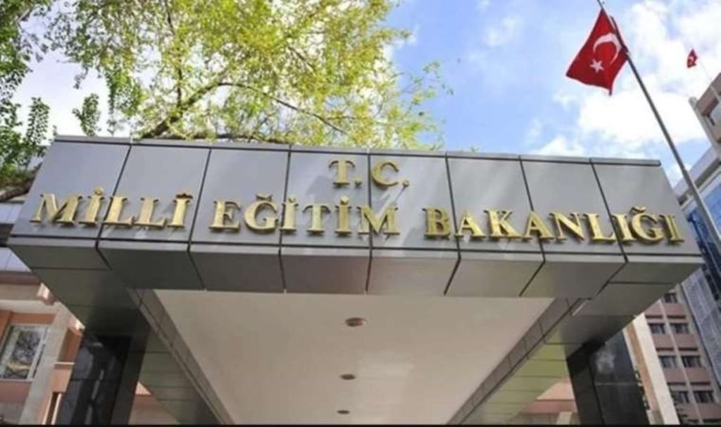 MEB’den öğretmene tekrar kıyafet ayarı