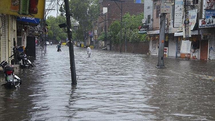 Muson yağışlarının bilançosu ağırlaşıyor: 260 meyyit