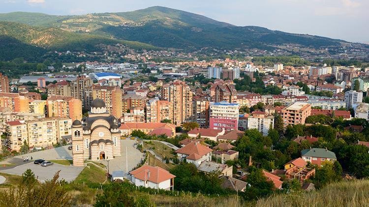 NATO’nun Kosova’daki Barış Gücü Mitroviça’daki köprüyle ilgili kararların diyalog yoluyla alınmasını talep etti