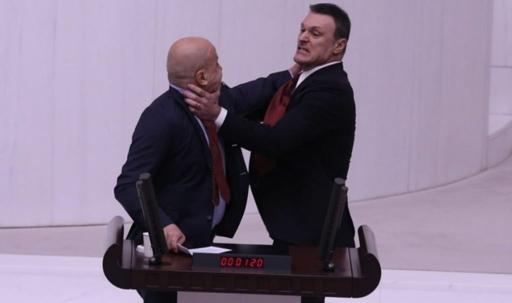 TBMM’de yaşanan arbede memleketler arası basında: ‘Parlamento kaosa sürüklendi…’