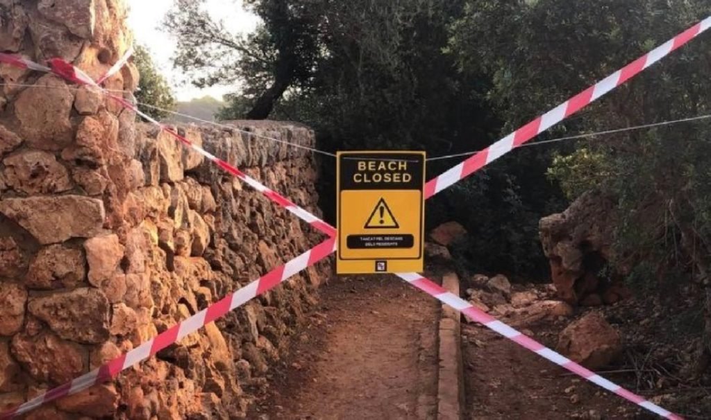 Turist tersi yerliler harekete geçti: Koylara geçersiz tabelalar asıldı