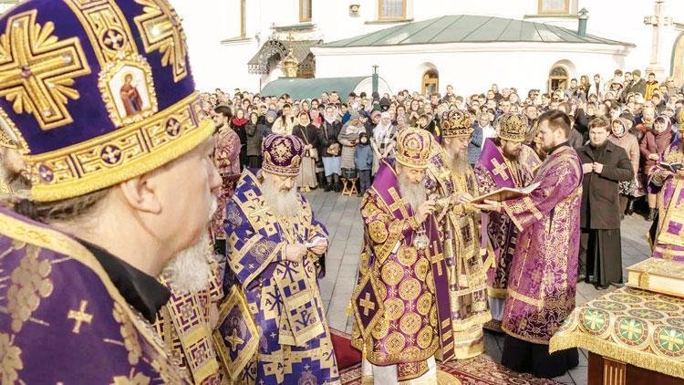 Ukrayna parlamentosu onayladı: Moskova temaslı kiliseye yasak