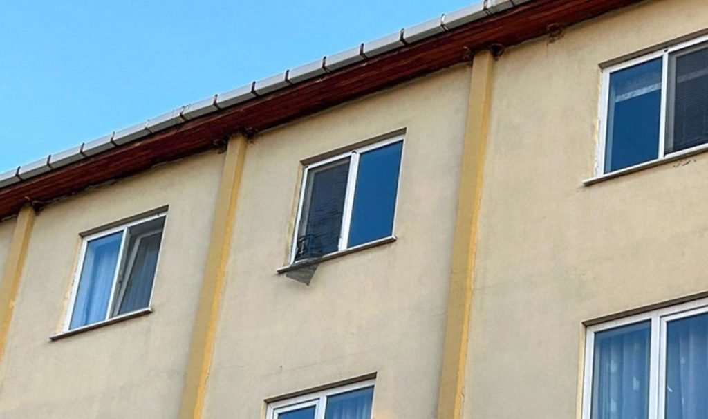 Uşak’ta dördüncü kattan düşen 3 yaşındaki çocuk öldü