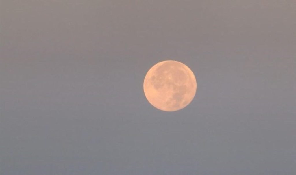 Üstün Ay İstanbul’da görsel şölen oluşturdu