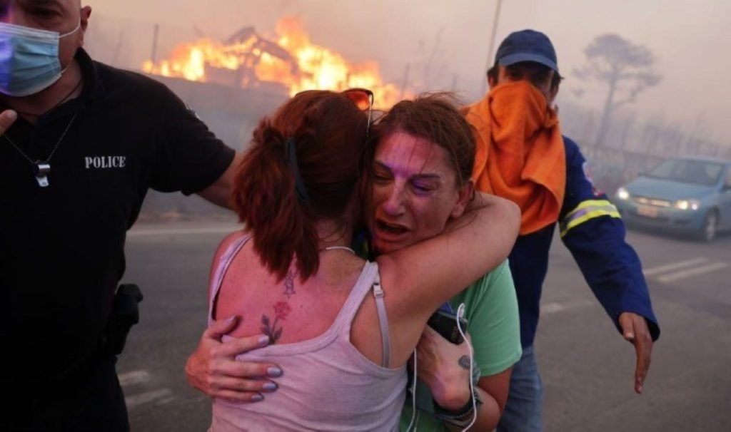 Yunanistan’da orman yangınları nedeniyle binlerce şahsa tahliye buyruğu verildi