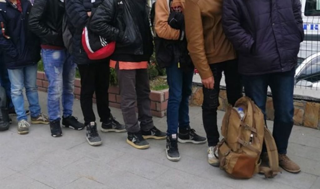 Datça’da 32 sistemsiz göçmen kurtarıldı