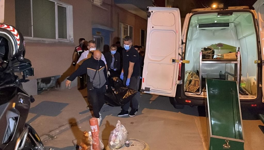 Eskişehir’de bir kişi yalnız yaşadığı çöp dolu evde ölü bulundu