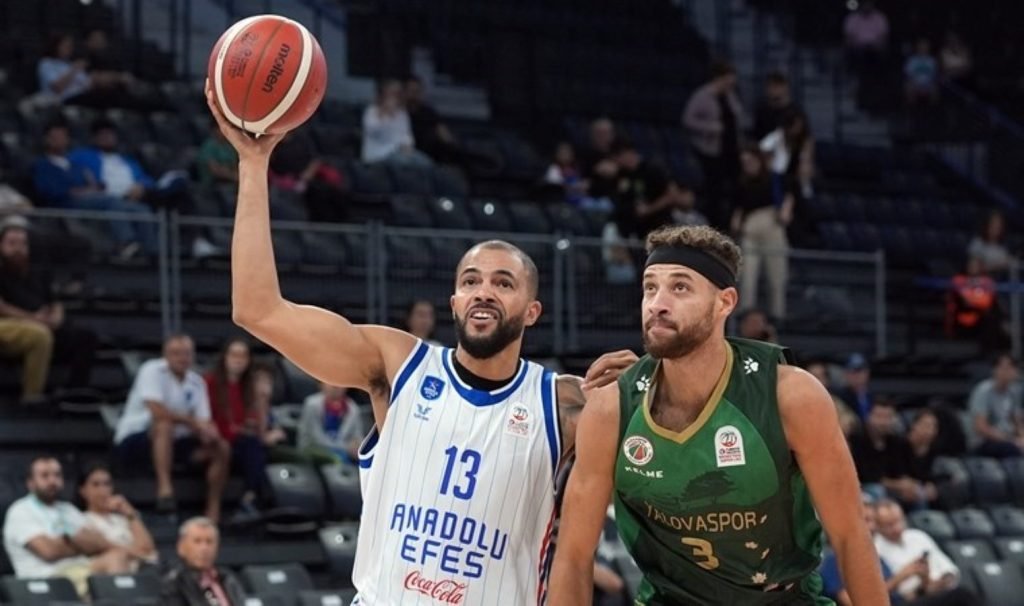 Anadolu Efes’ten Yalovaspor’a 41 sayı fark