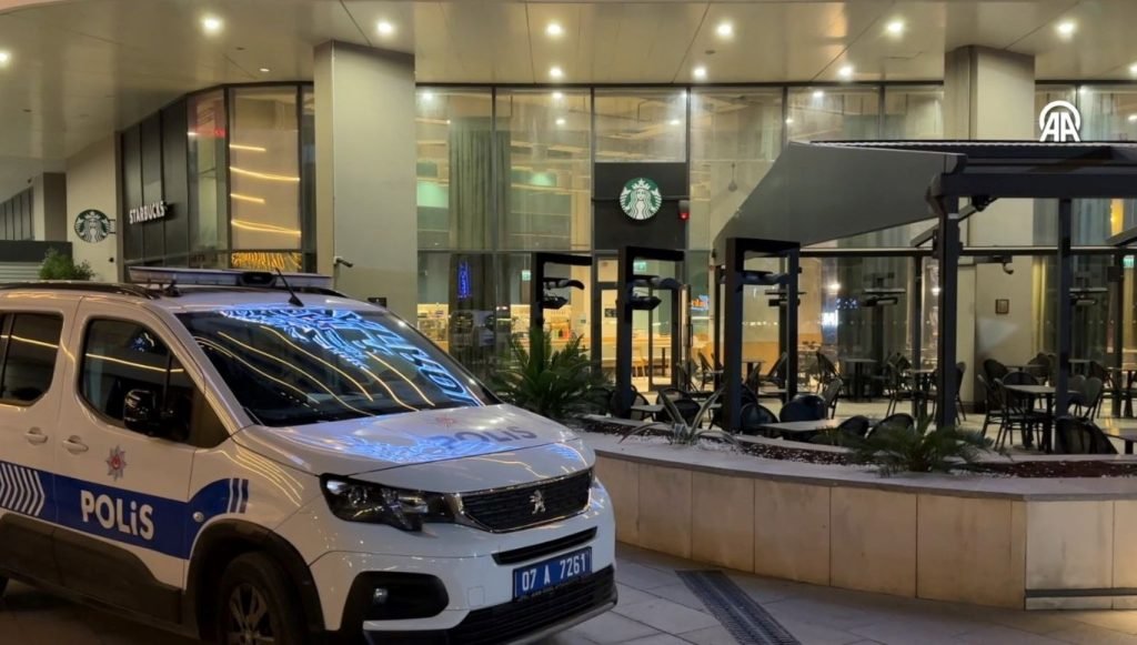 Antalya’da kahve zinciri şubesine molotoflu saldırı