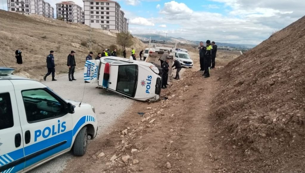 Çorum’da polis otosu takla attı: 2 polis yaralı