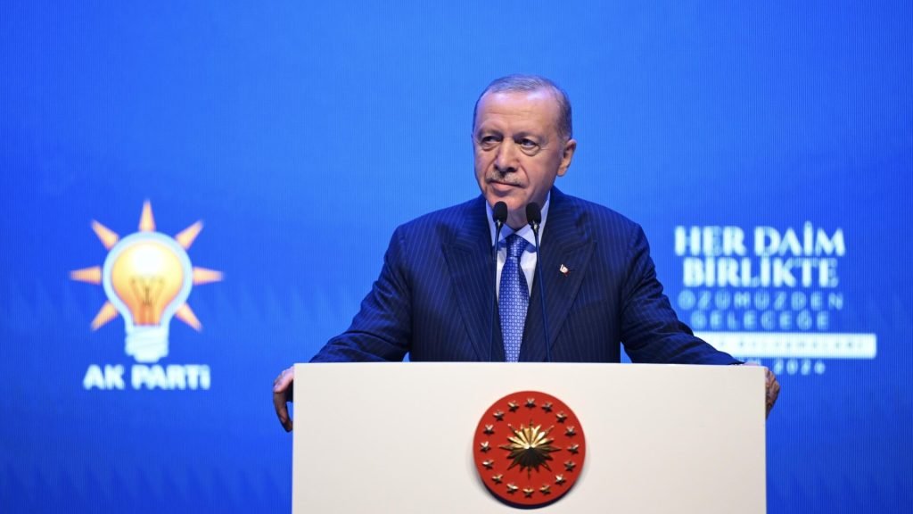 Cumhurbaşkanı Erdoğan: İsrail saldırısına uğrayan komşu ve kardeş İran’a geçmiş olsun dileklerimi iletiyorum