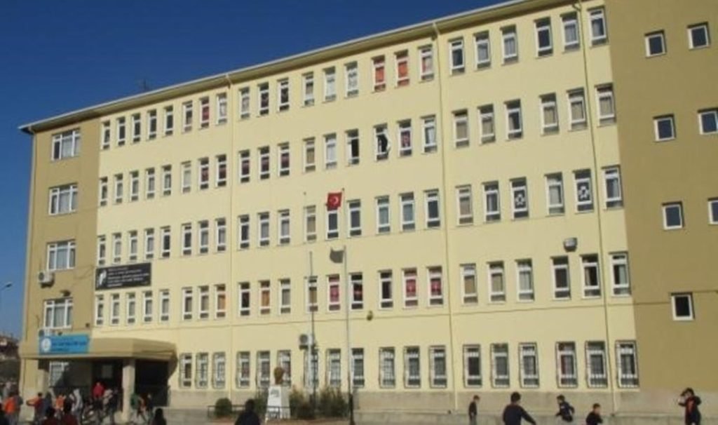 ‘Öğretmen öğrencilere hap verdi’ iddiası!