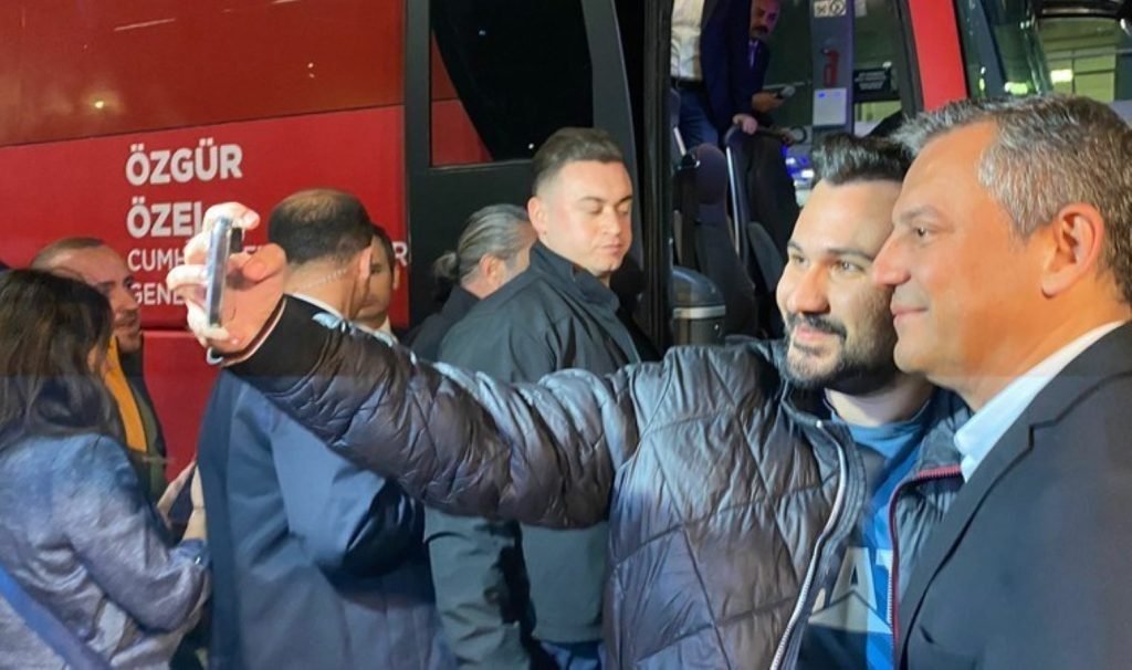 Özel’in Doğu ve Güneydoğu ziyaretleri başladı: Kürtçe müziklerle karşılandı