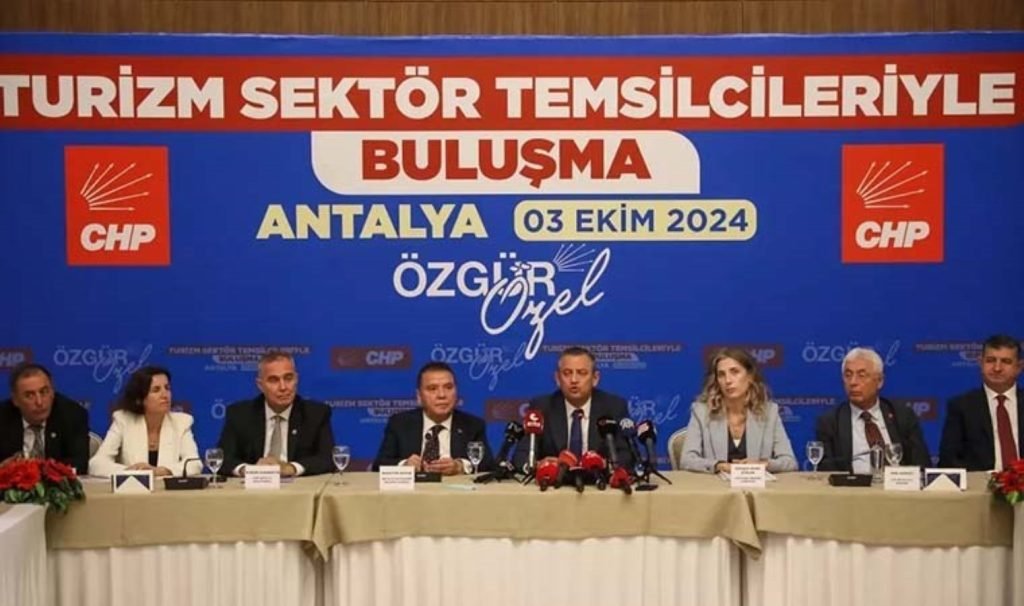 Özgür Özel, turizmcilerle buluştu