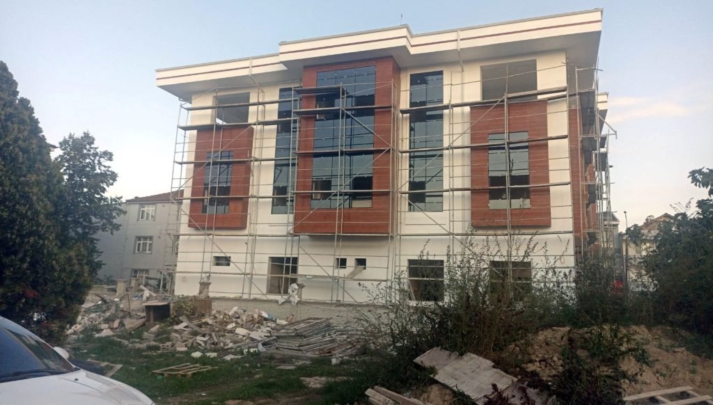 Sakarya’da feci olay: İnşaatta üzerine asansör düşen 2 işçi öldü