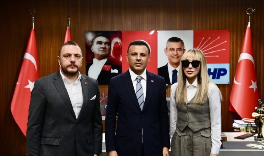 Siyasete atılacağını söylemişti: Seren Serengil’den CHP’ye ziyaret