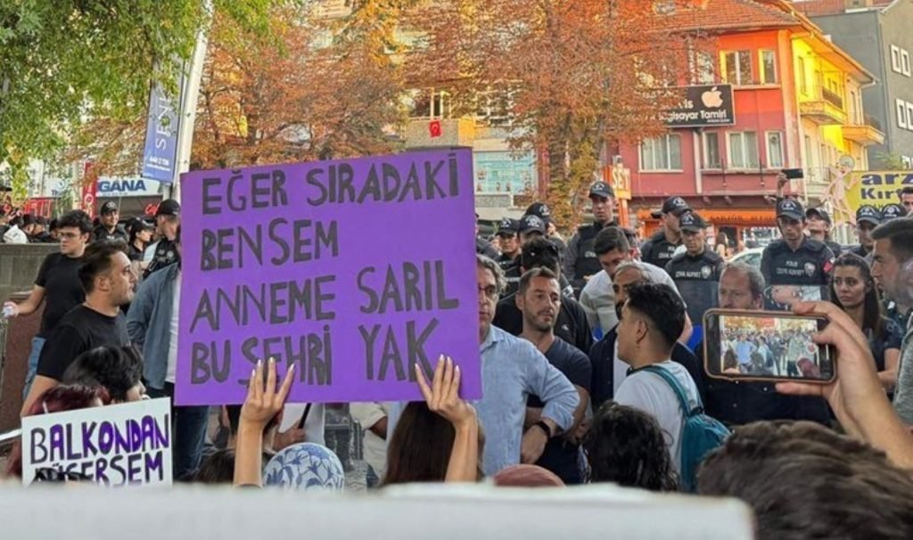 Üniversitelilerin ‘kadın cinayetleri’ protestoları sürüyor: ‘Öfkeni diri, başını dik, kız kardeşinin elini sıkı tut’