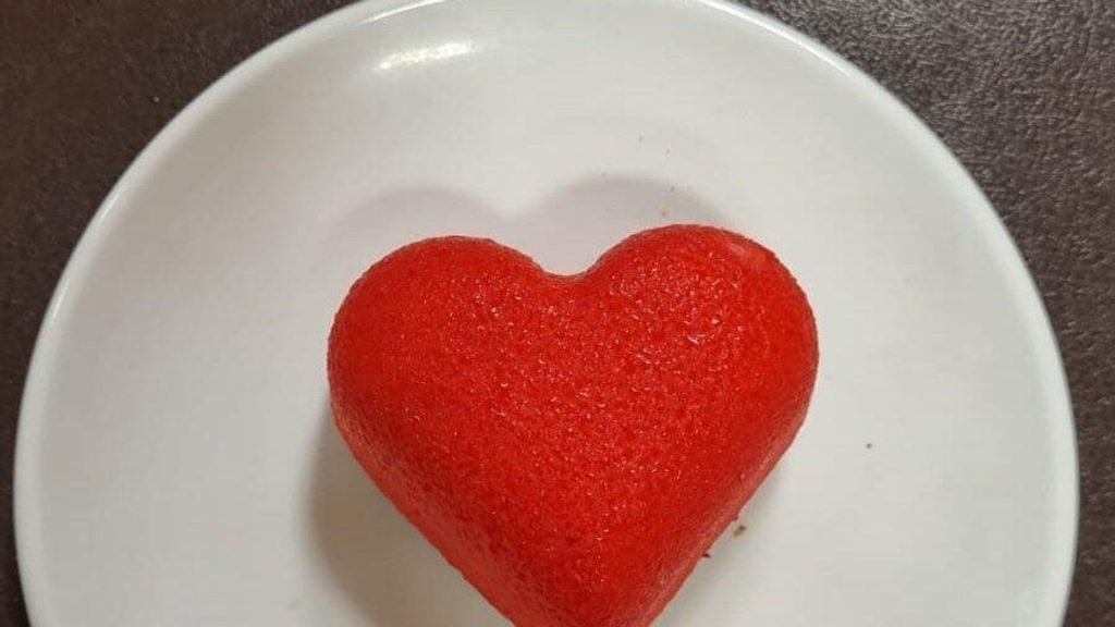 Ankara Üniversitesi’nin ‘love bombing’ tatlısı sosyal medyanın gündemi oldu: Love bombing nedir?