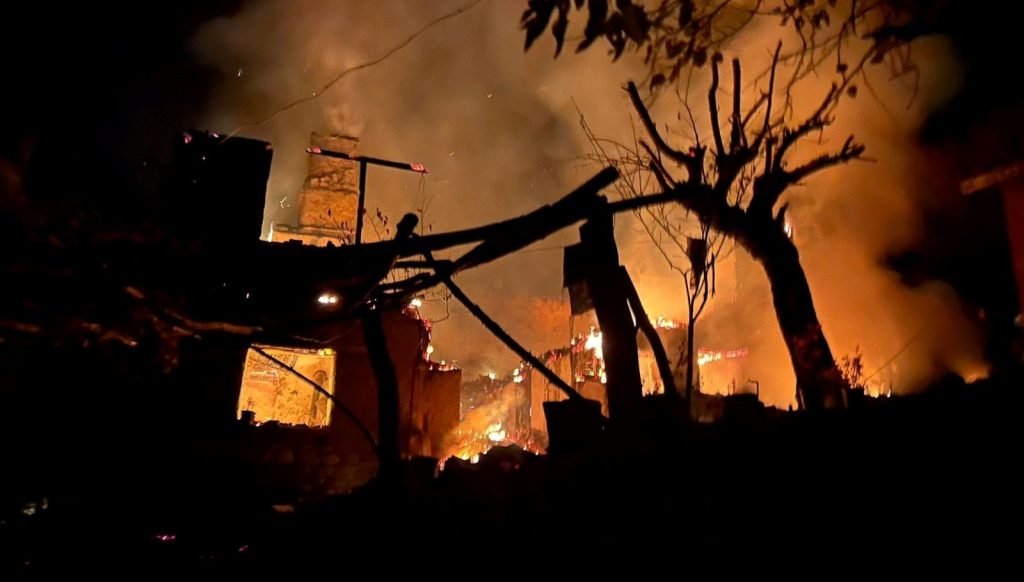 Bilecik’te bir evde çıkan yangın diğer evlere sıçradı