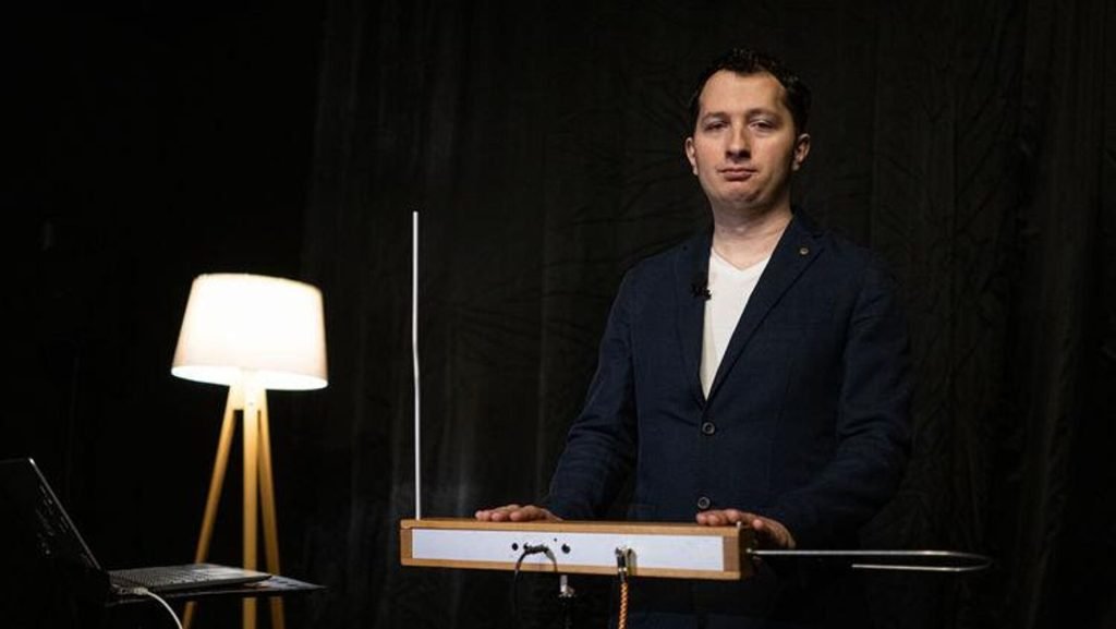 Dünyanın ilk temassız enstrümanı: Theremin