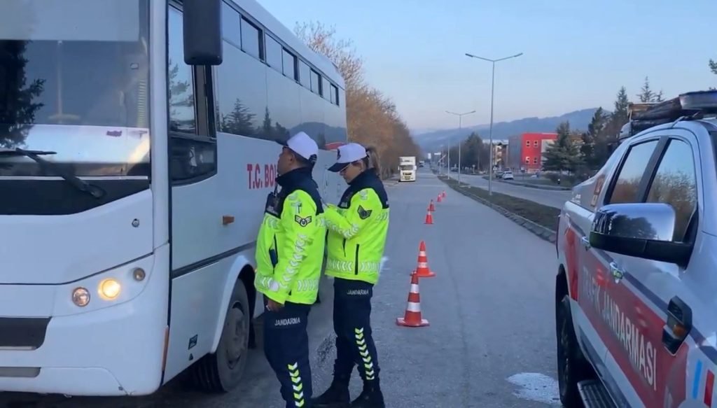 Bir haftada 2 milyon 835 bin araca denetim: 459 bin sürücüye ceza