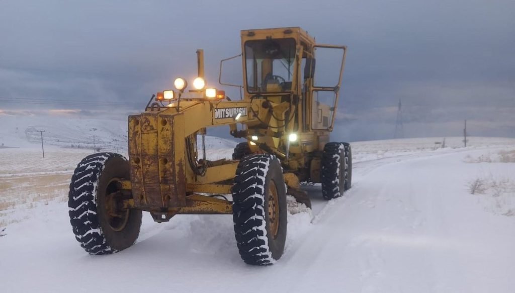 Elazığ’da 27 yerleşim yerine kar yağışı nedeniyle ulaşım yok