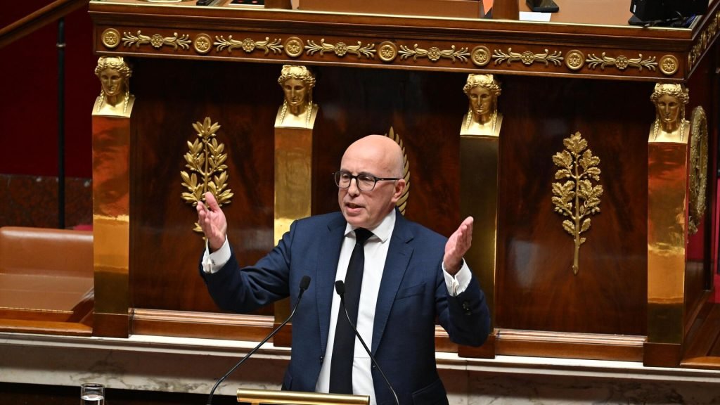 Fransa’da hükümet güvenoyu alamayarak düştü