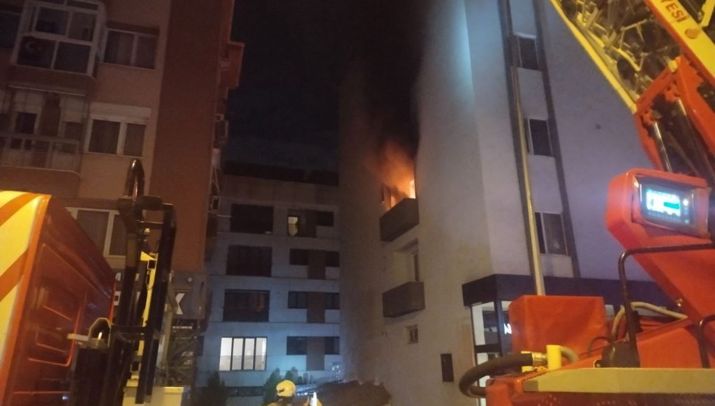 Maltepe’de korkutan yangın