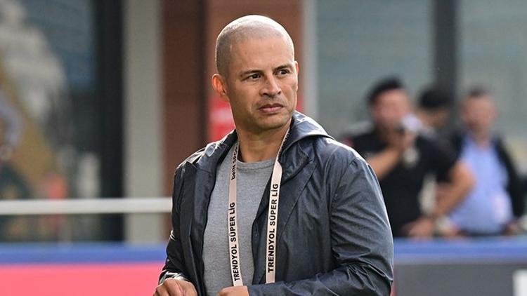 Antalyaspor ile Alex’in yolları ayrıldı