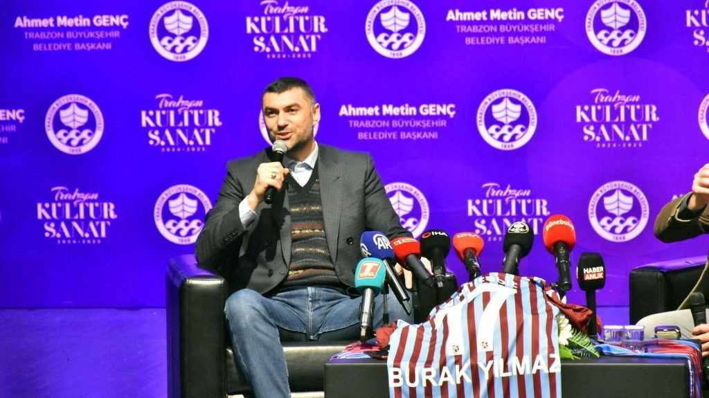 Burak Yılmaz, 2010-2011 sezonu açıklaması: ‘Yastığa başını koyduğunda kimin şampiyon olduğunu herkes biliyor’