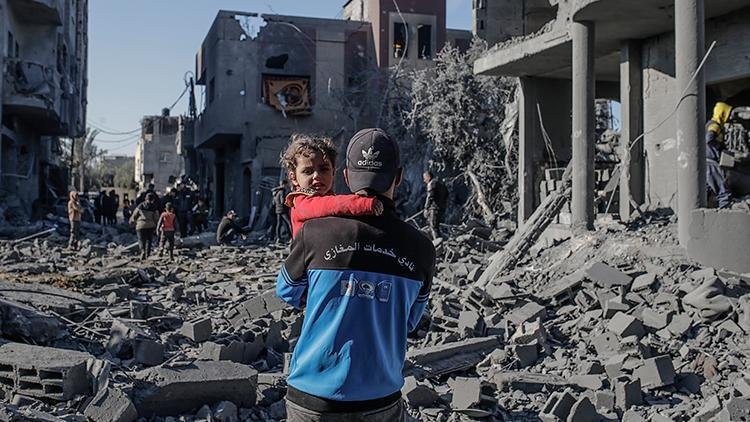 İsrail’in ataklarını sürdürdüğü Gazze’de can kaybı 45 bin 658’e yükseldi