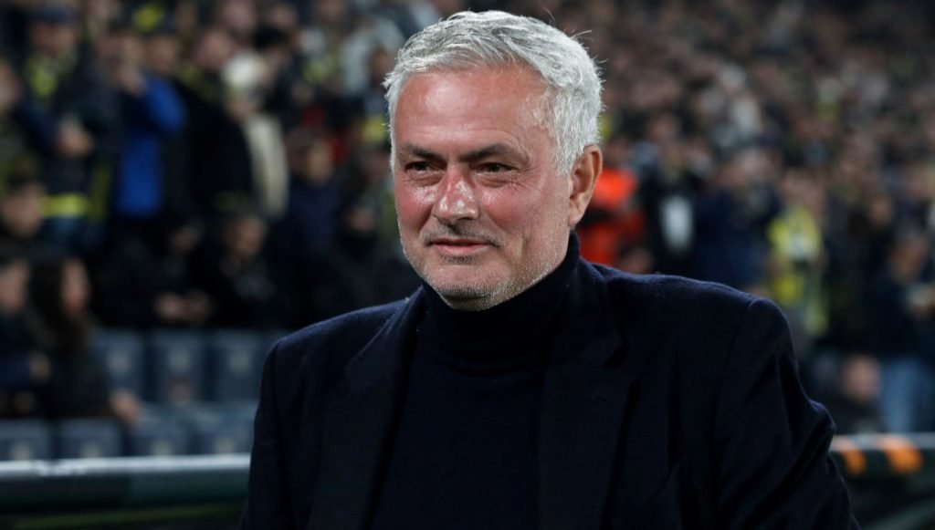 Mourinho’dan hakem eleştirisi: “İki kırmızı kart vermesi gerekiyordu”