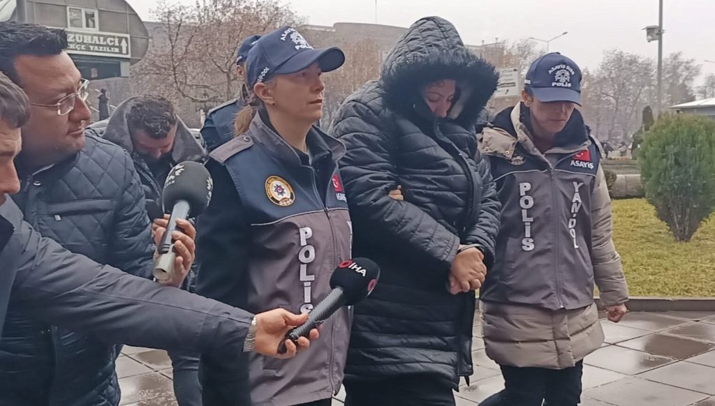 Sahte hakimler tutuklandı