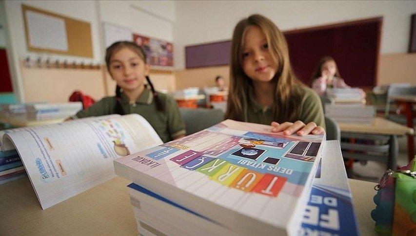 20 milyonu aşkın öğrenci bugün dersbaşı yapacak