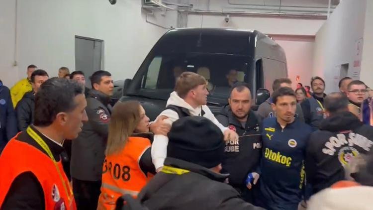 Burak, Mert Hakan ve Samet ortasında gerginlik